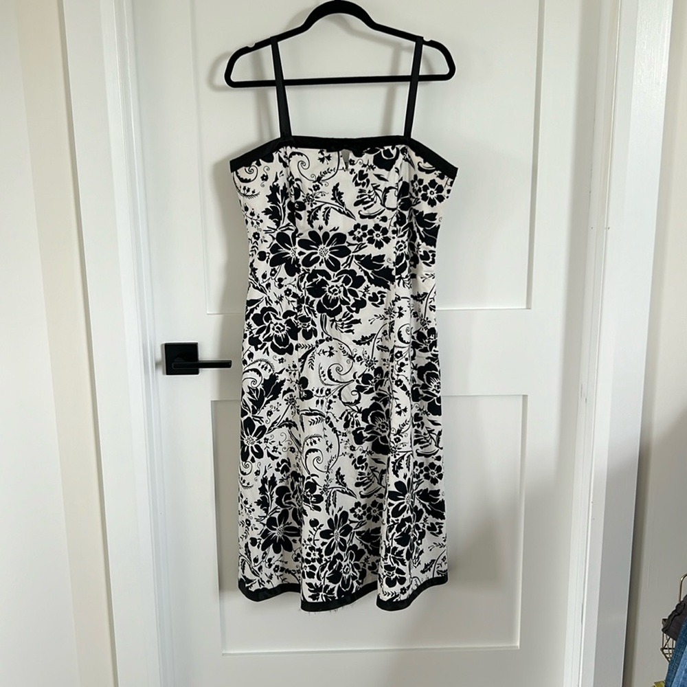 Robbie Bee Black and white midi dress